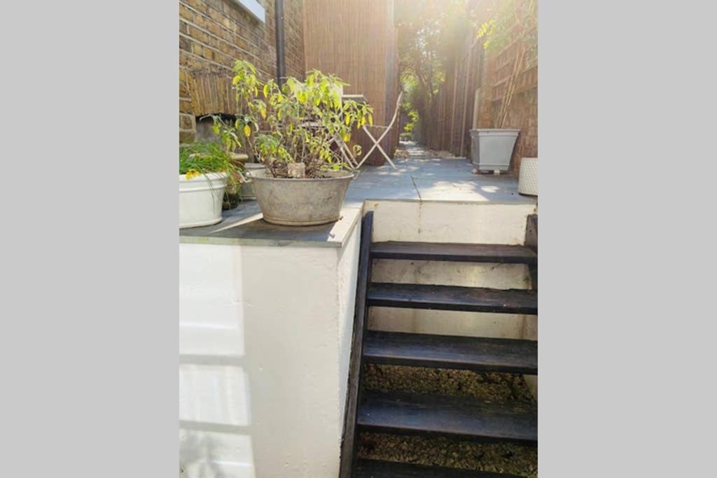 Ferienwohnung Stunning, Stylish Garden Flat In The Heart Of Wimbledon London Exterior foto