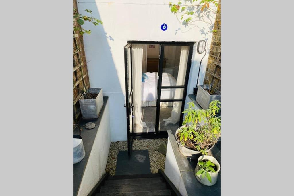 Ferienwohnung Stunning, Stylish Garden Flat In The Heart Of Wimbledon London Exterior foto